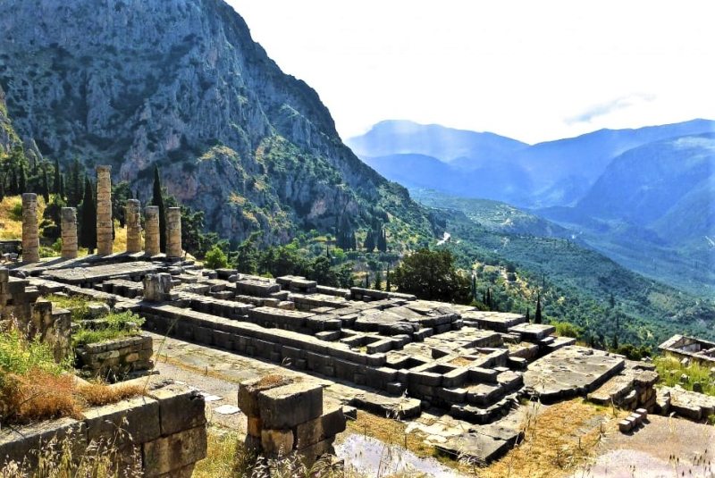 How to get from Athens to Delphi