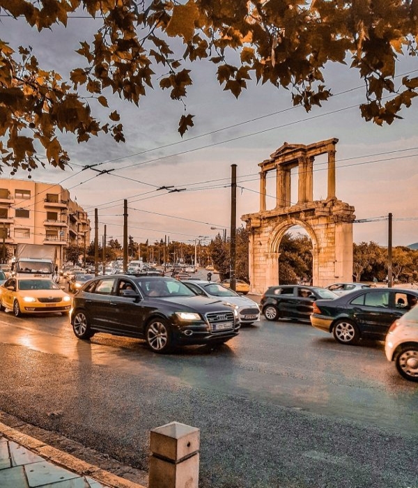 how to get around Athens by car