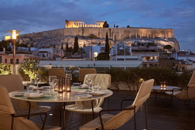 4 star hotel steps away from Acropolis Hill