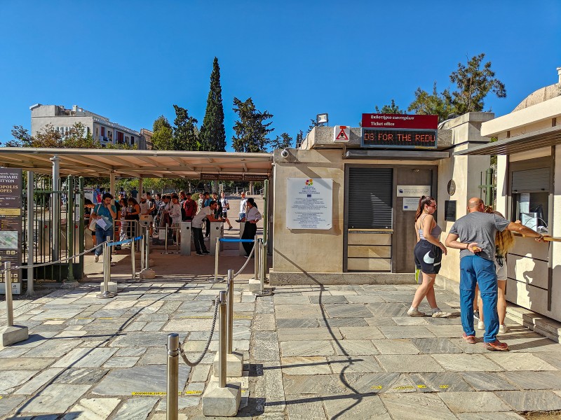 Skip the line Acropolis main entrance queue