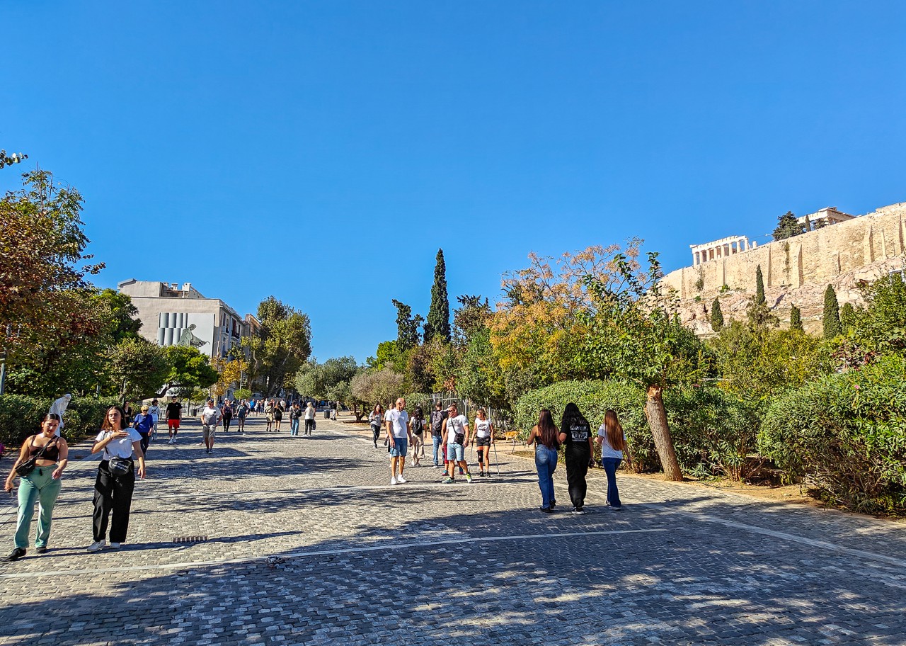 hotels-near-acropolis-walkway-museum